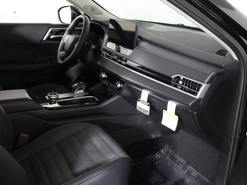New 2025 Mitsubishi Outlander SE image 26