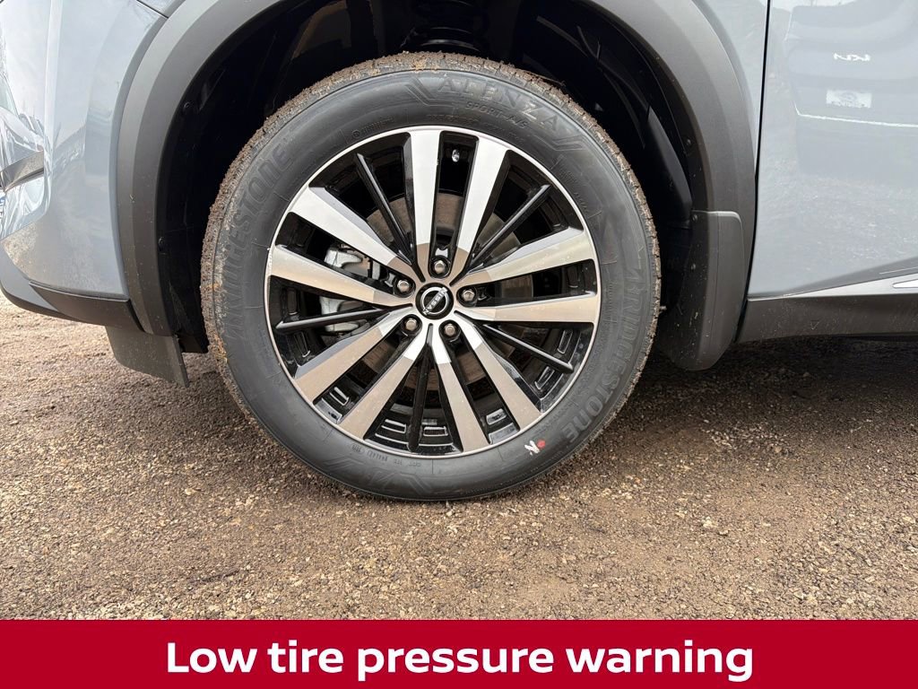 New 2025 Nissan Pathfinder Platinum w/ Black Appearance Package image 34