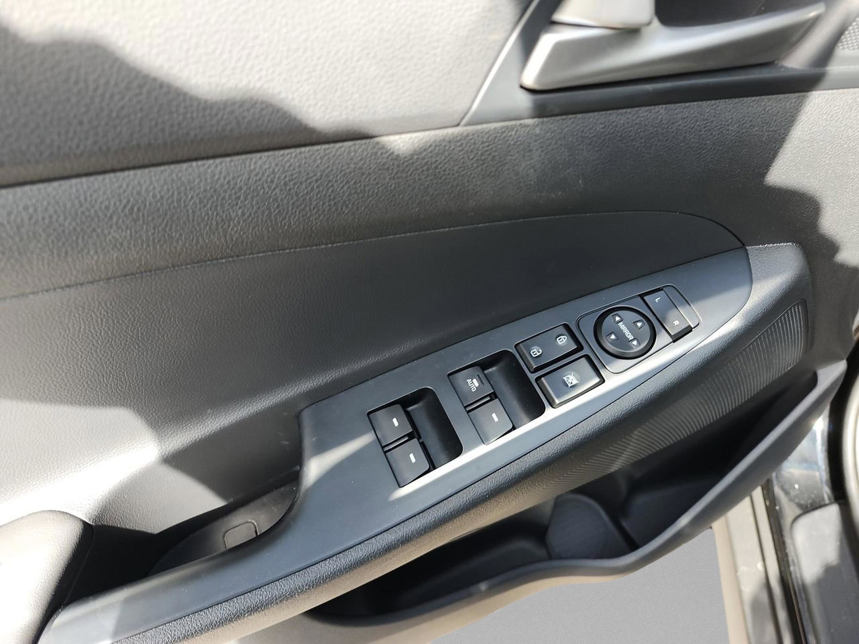 Certified 2021 Hyundai Tucson SEL w/ Winter Weather Package image 16