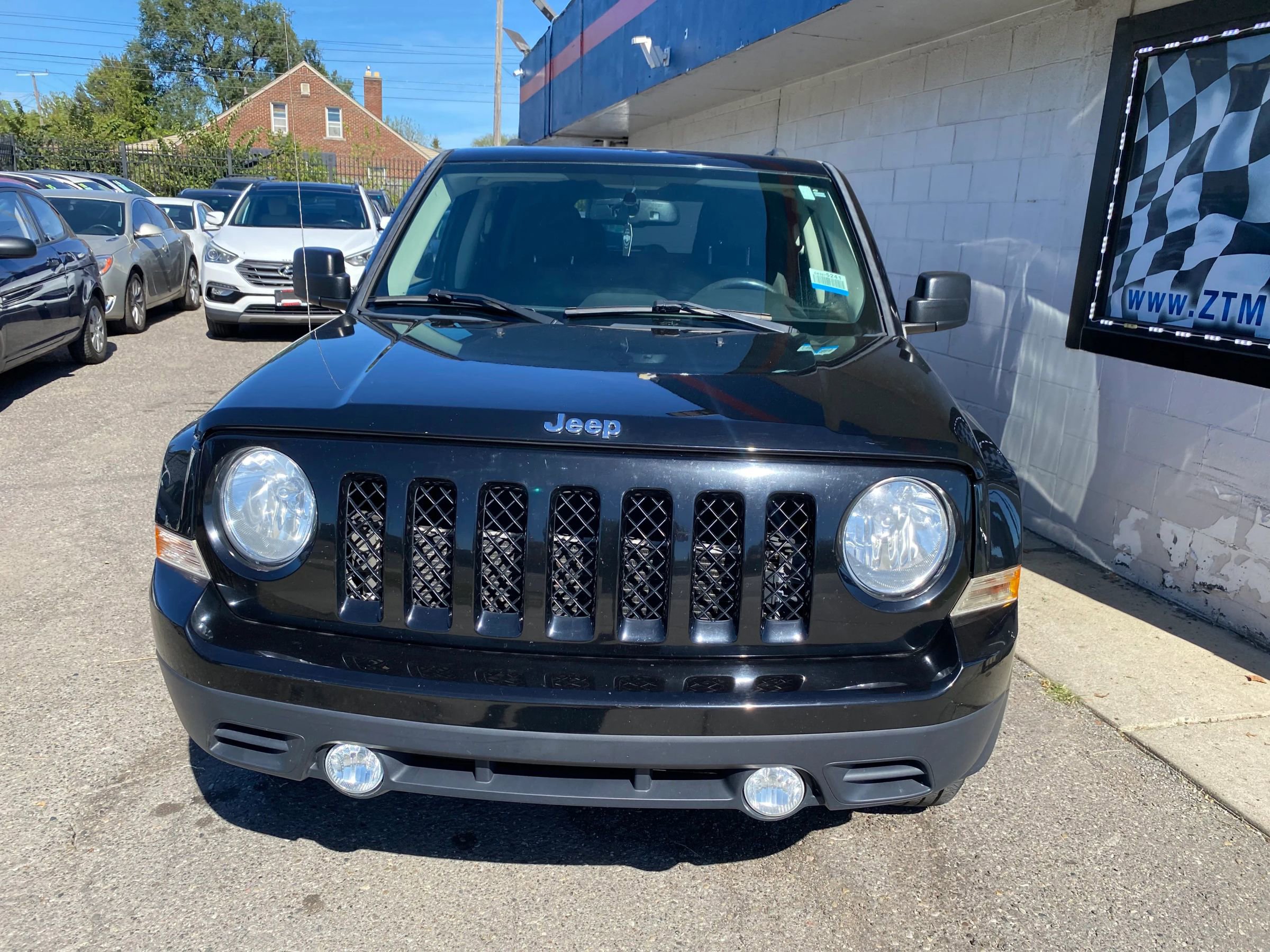 Used 2014 Jeep Patriot Latitude w/ Sun/Sound Group image 5