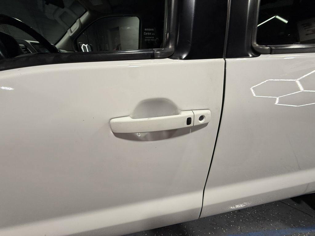 Used 2022 Nissan Frontier SV image 11