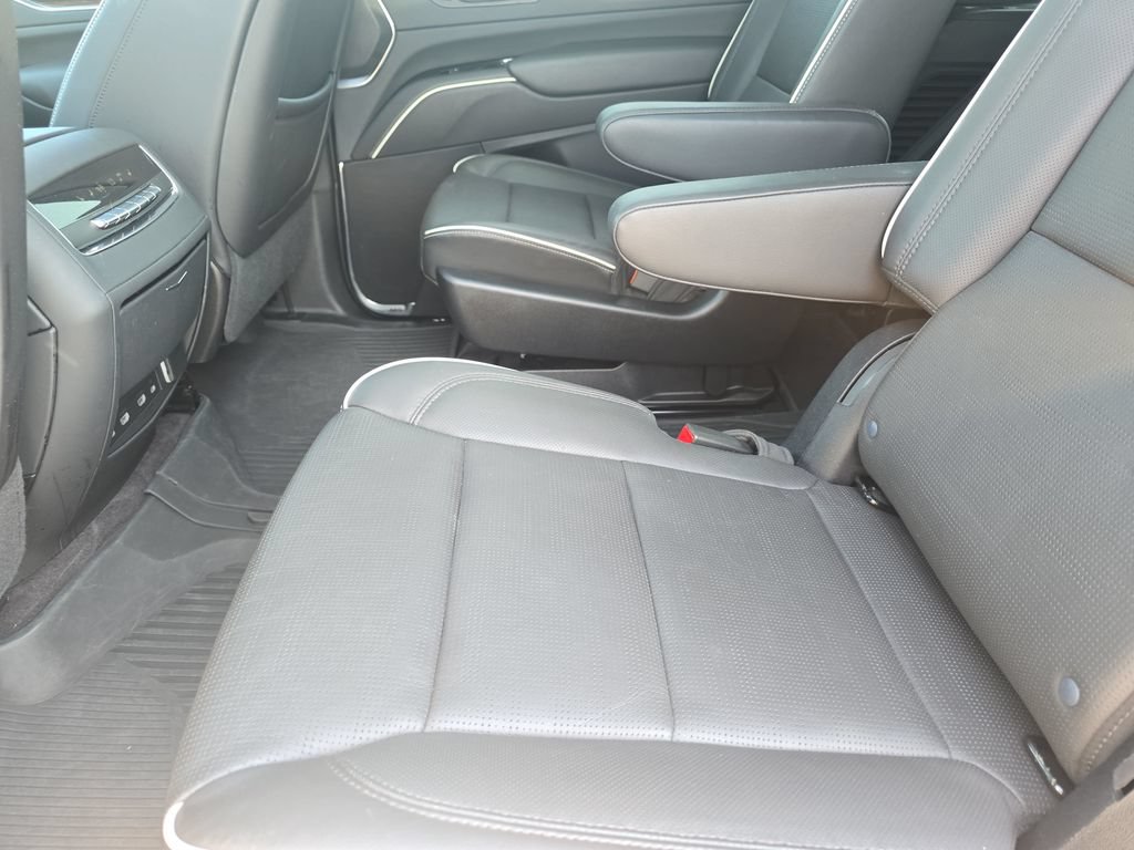 Used 2023 Cadillac Escalade Premium Luxury AWD/4WD image 15