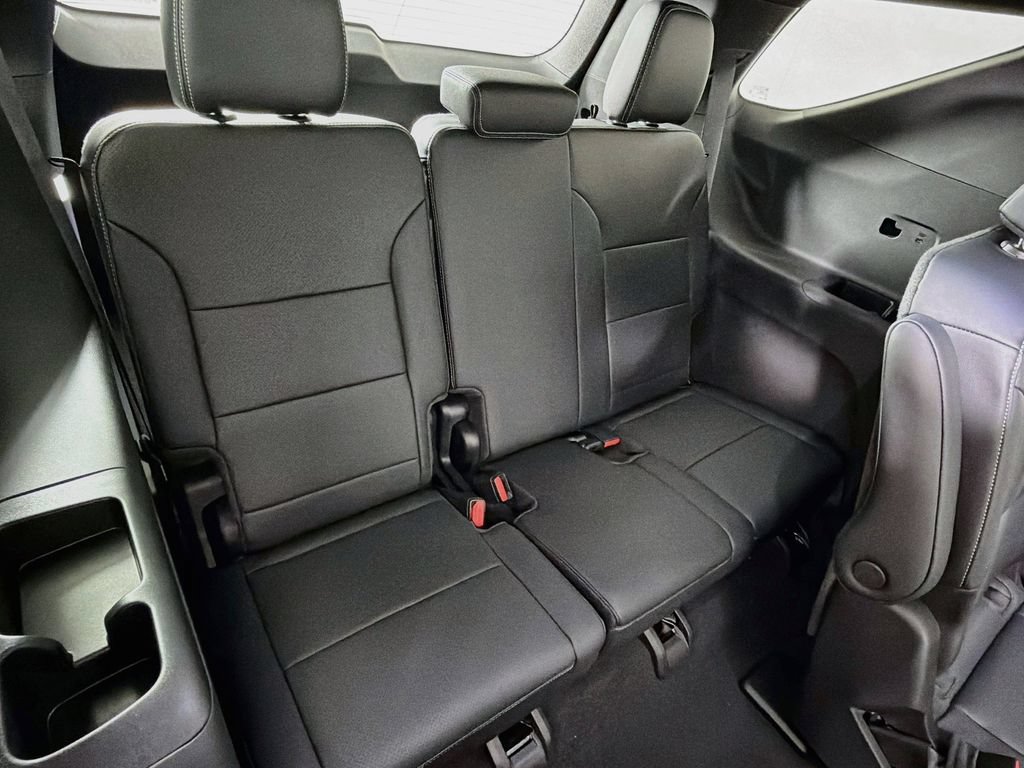 New 2027 Chevrolet Traverse LT w/ Sun and Wheel Package FWD image 28