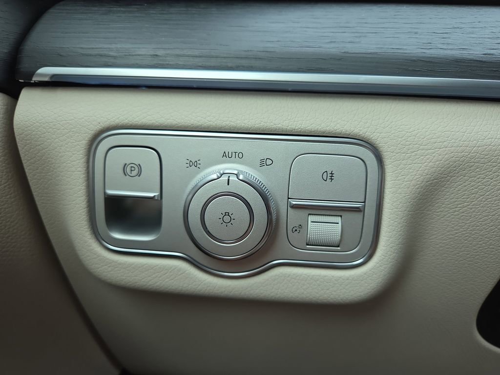 New 2026 Mercedes-Benz GLS 450 4MATIC image 28