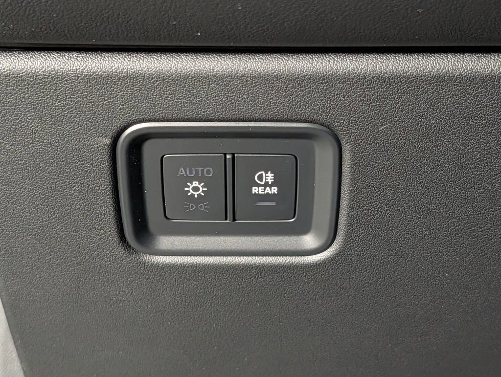 New 2026 Porsche Macan 4 Electric image 34