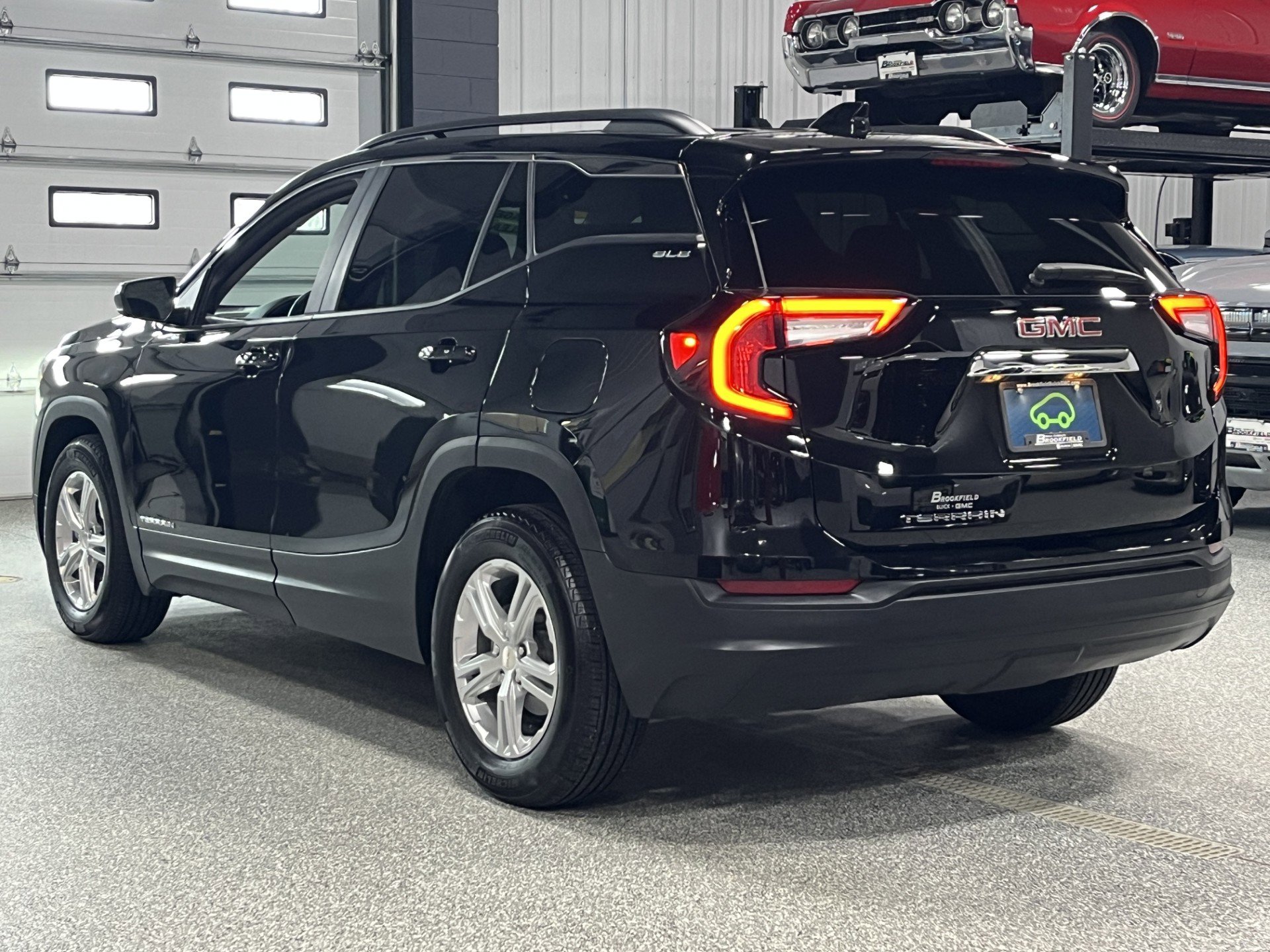 Certified 2022 GMC Terrain SLE w/ Driver Convenience Package image 3