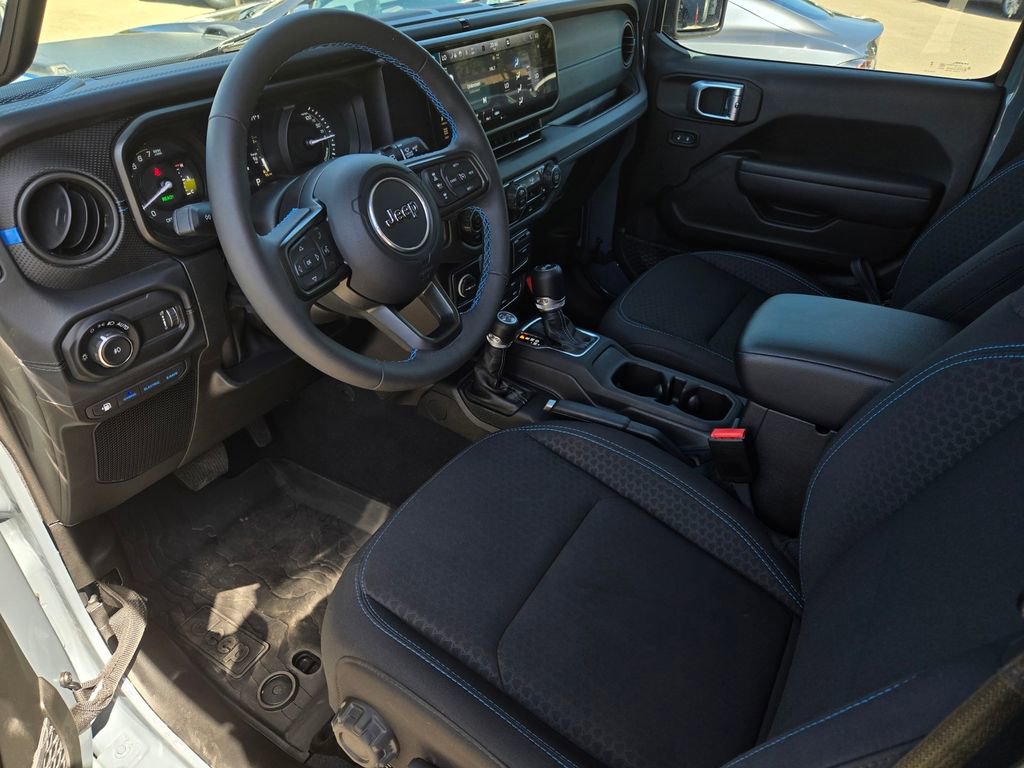 Used 2024 Jeep Wrangler Unlimited Rubicon 4xe w/ Convenience Group AWD/4WD image 11
