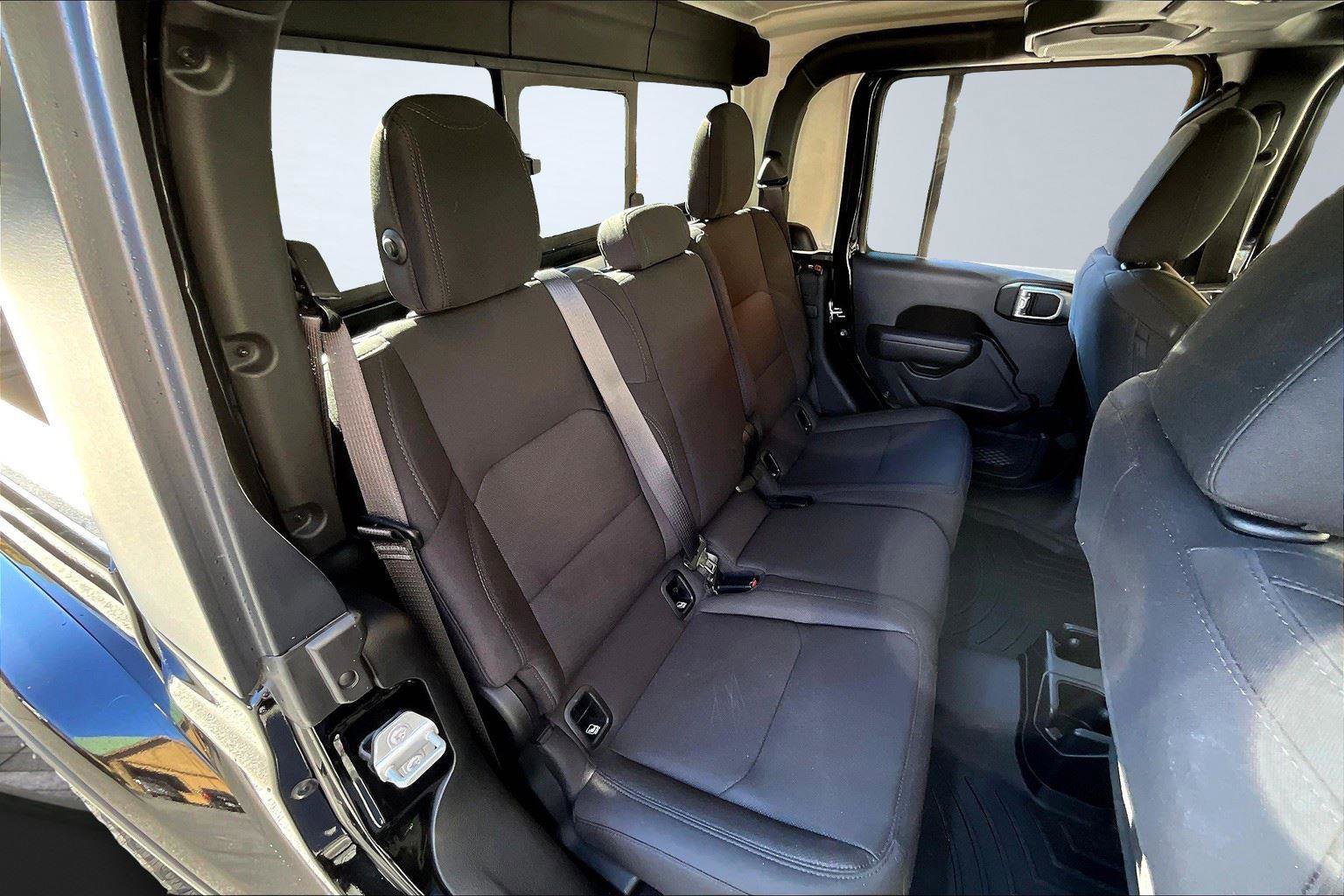 Used 2022 Jeep Gladiator Sport image 28