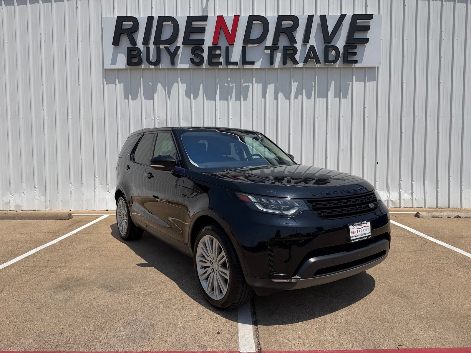 Used 2017 Land Rover Discovery First Edition AWD/4WD image 9