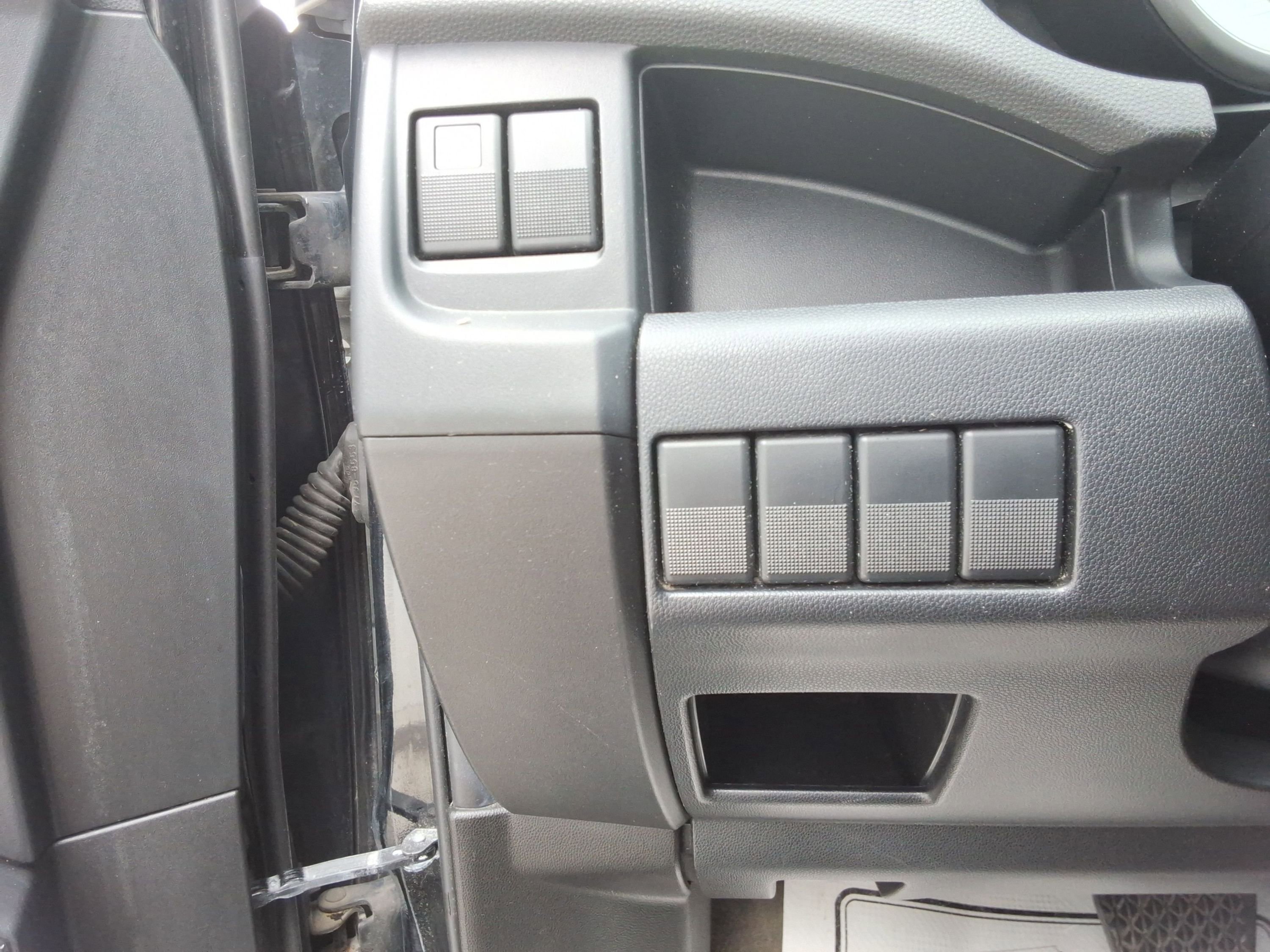 Used 2013 MAZDA MAZDA5 Sport image 19