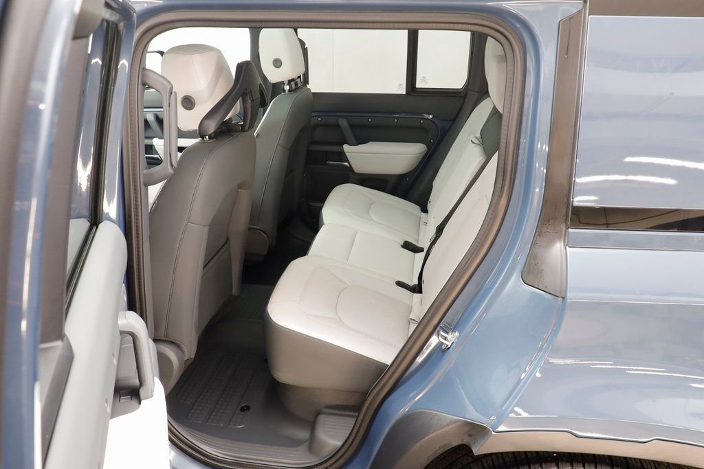 Used 2025 Land Rover Defender 110 S image 15