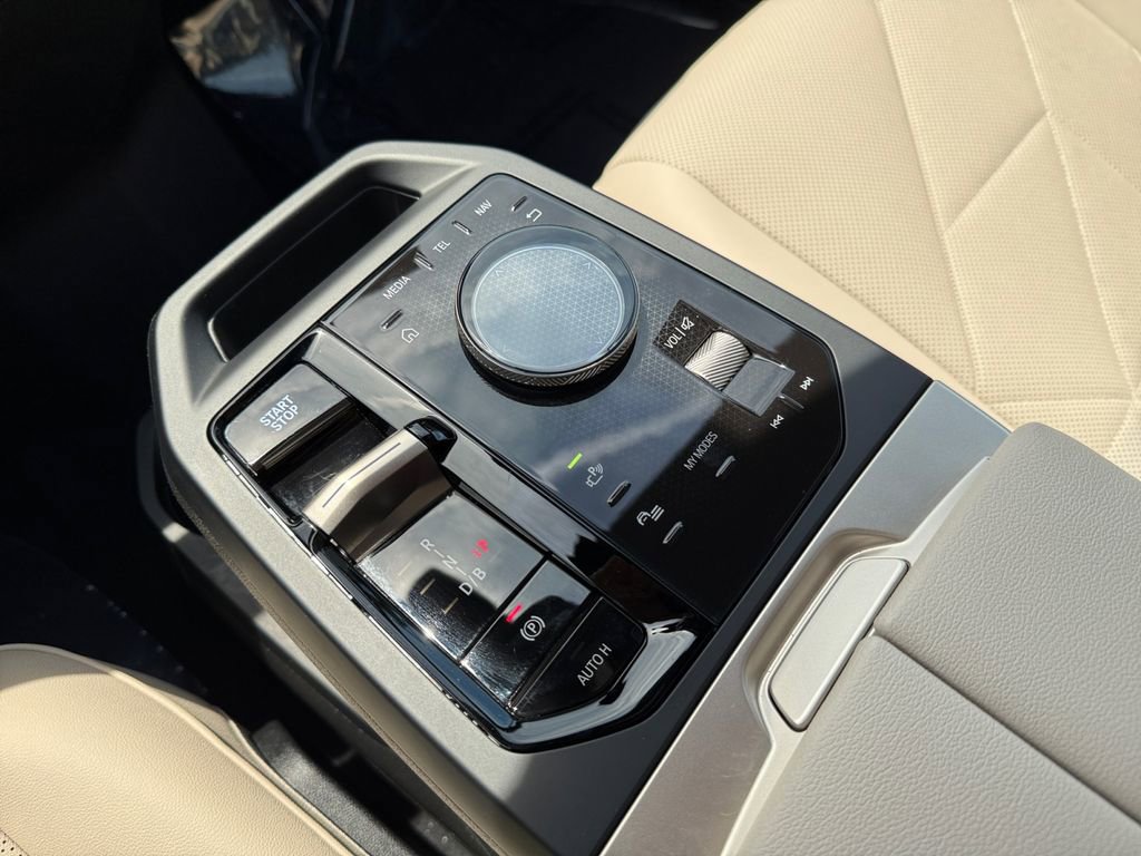 Certified 2026 BMW iX xDrive60 AWD/4WD image 27