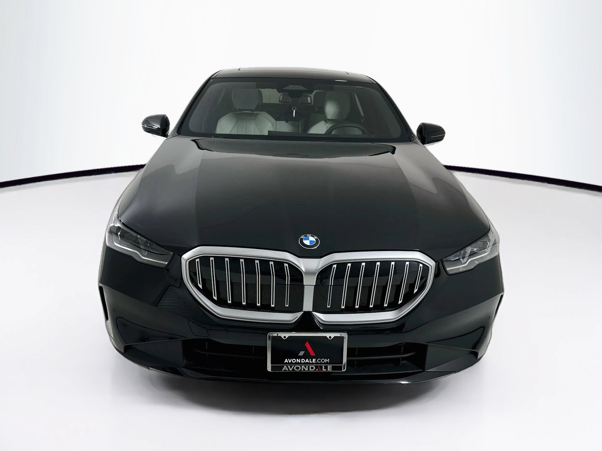Used 2025 BMW 530i w/ Premium Package RWD image 2