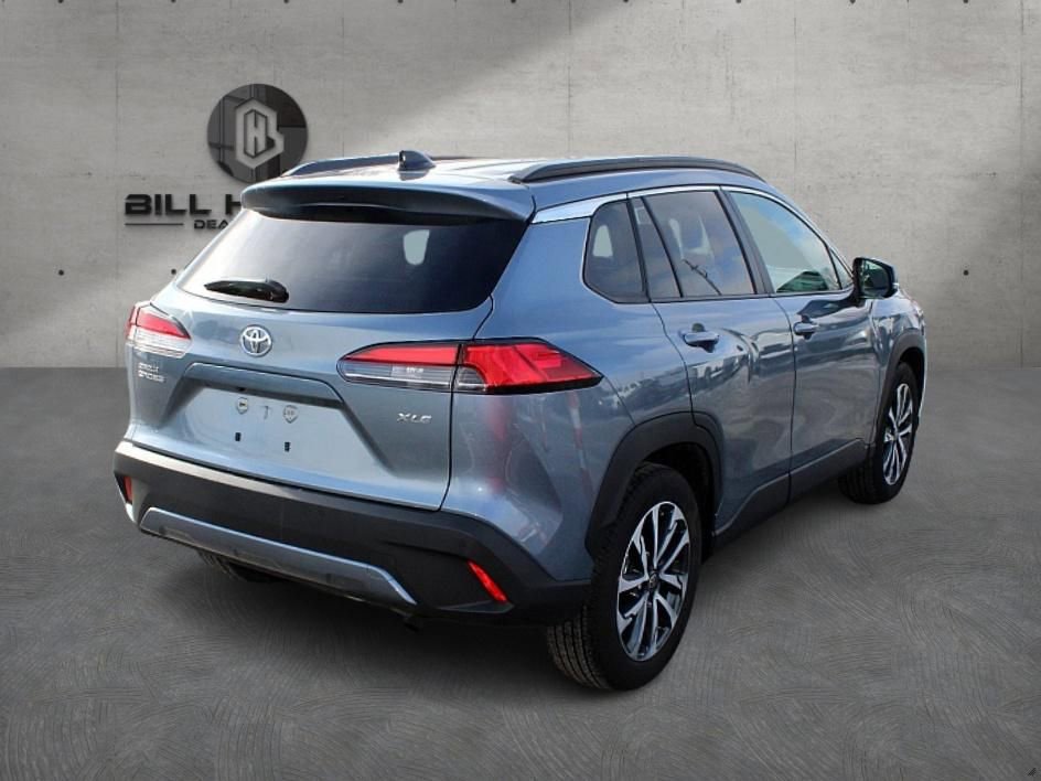 Used 2025 Toyota Corolla Cross XLE image 6