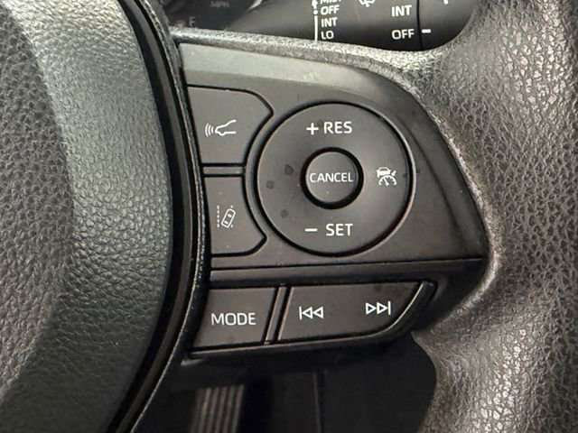 Used 2020 Toyota RAV4 LE FWD image 12