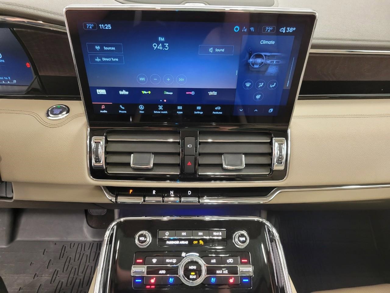 Used 2024 Lincoln Navigator L Reserve AWD/4WD image 7