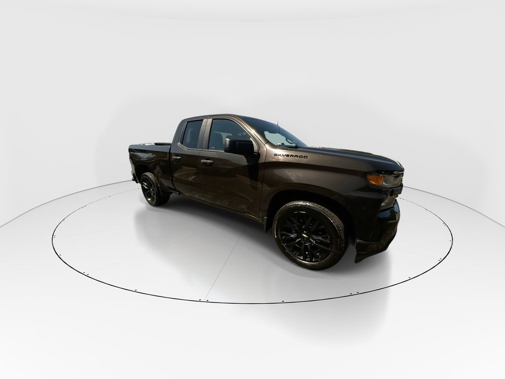 Used 2020 Chevrolet Silverado 1500 Custom w/ Custom Value Package RWD image 2