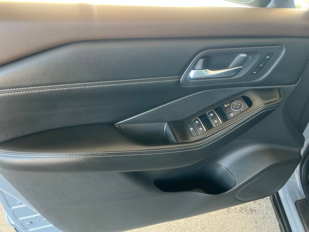 Certified 2023 Nissan Rogue SL w/ SL Premium Package AWD/4WD image 7