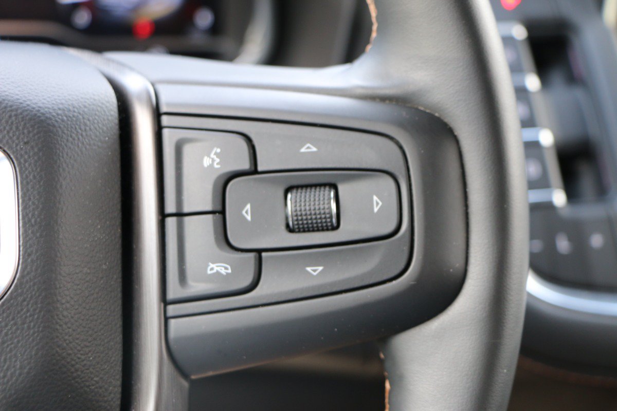 Used 2024 GMC Yukon AT4 w/ Technology Package AWD/4WD image 21