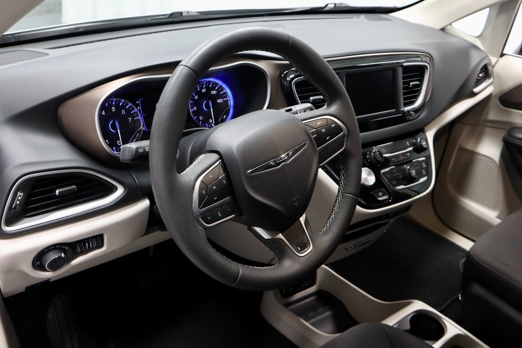 Used 2024 Chrysler Voyager LX image 24