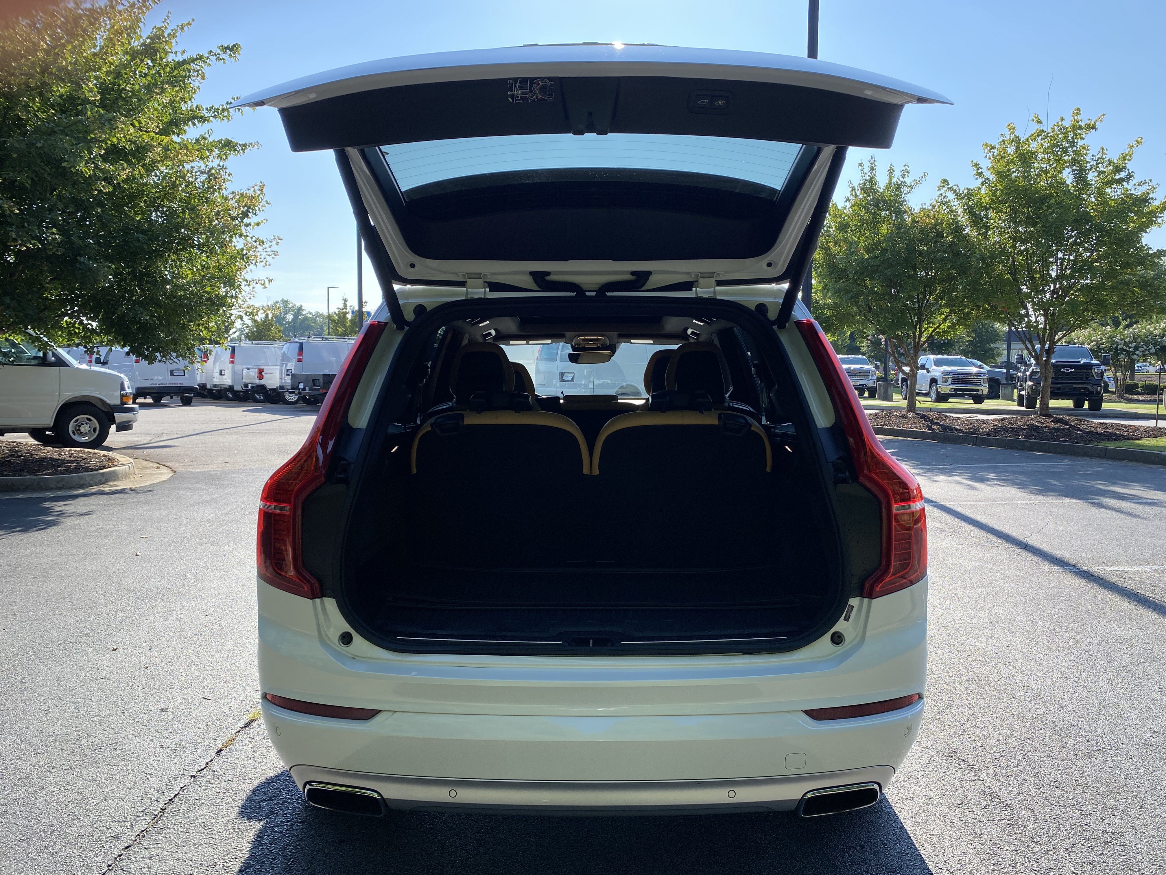 Used 2018 Volvo XC90 T6 Momentum w/ Convenience Package AWD/4WD image 11