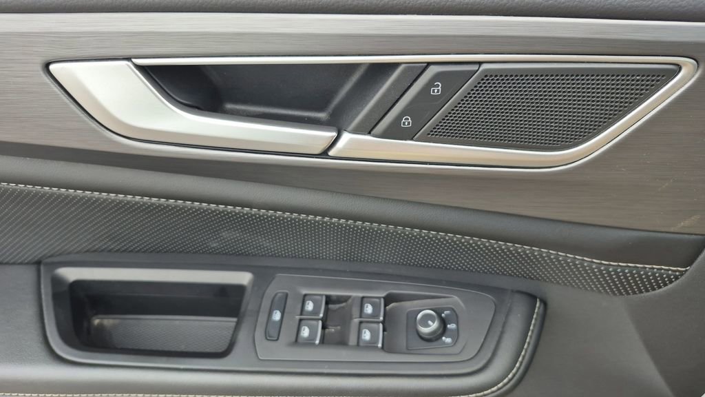 Used 2024 Volkswagen Atlas Cross Sport SE image 7