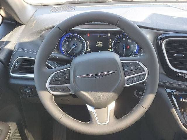 New 2026 Chrysler Pacifica Select FWD image 14