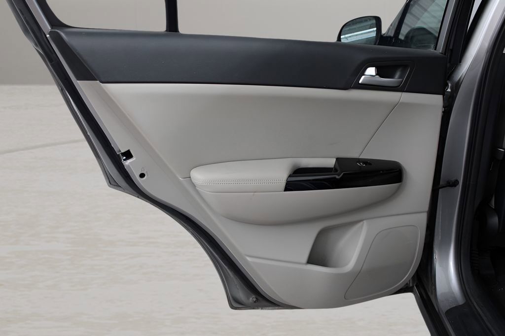 Used 2022 Kia Sportage EX w/ EX Technology Package image 12