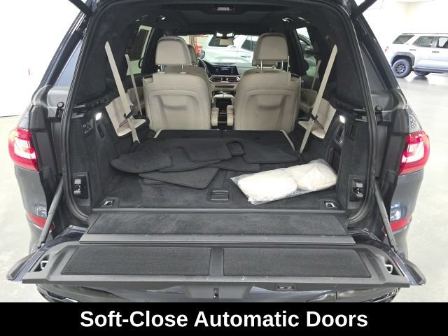 Used 2021 BMW X7 xDrive40i w/ M Sport Package AWD/4WD image 15