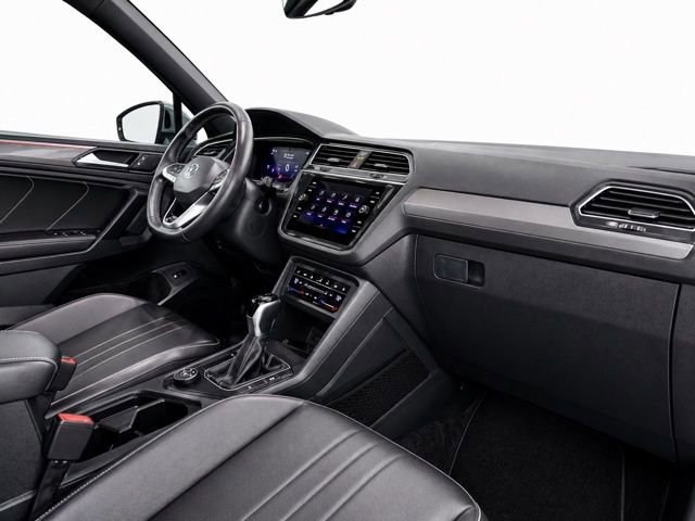 Used 2023 Volkswagen Tiguan SE R-Line AWD/4WD image 15