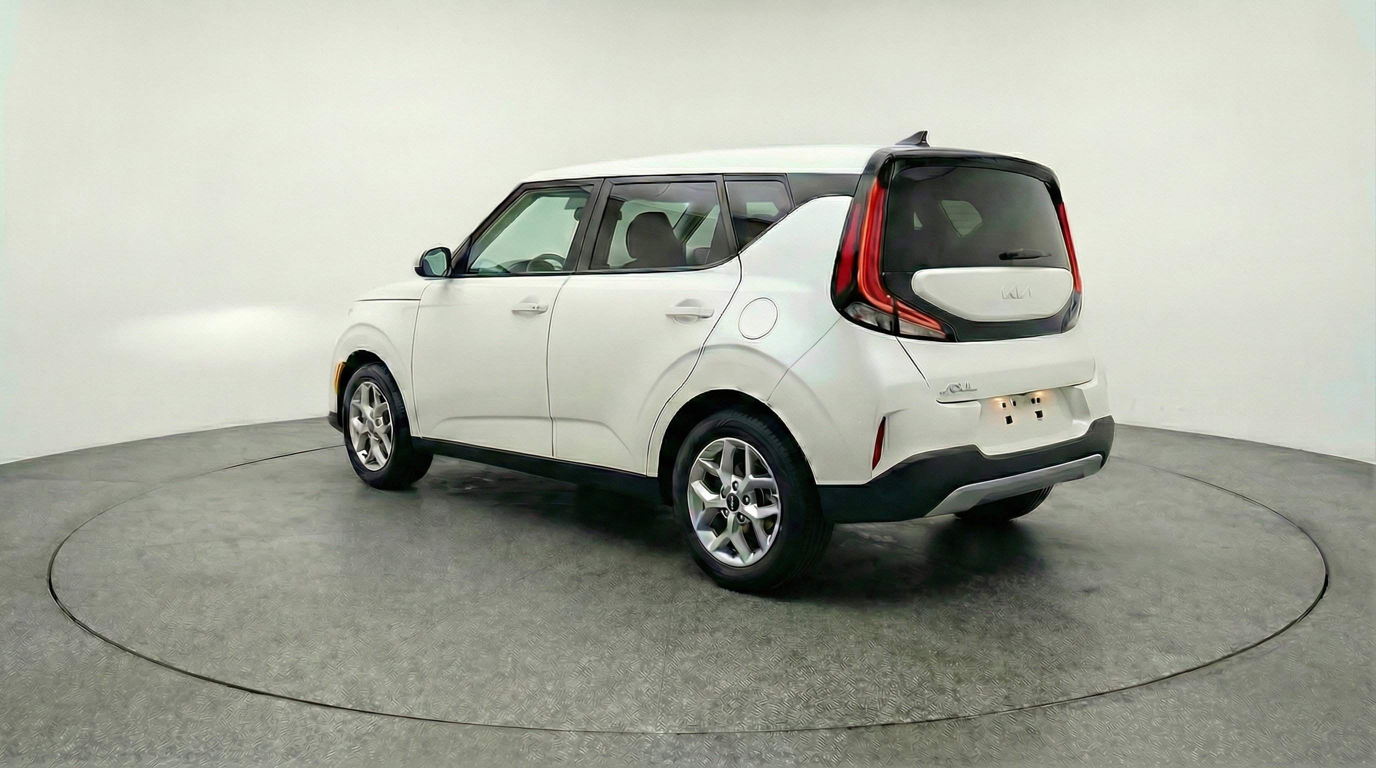 Used 2025 Kia Soul LX w/ LX Technology Package FWD image 6