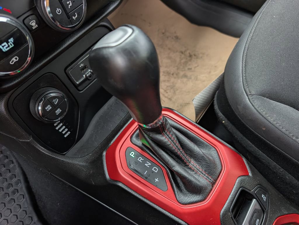 Used 2016 Jeep Renegade Trailhawk AWD/4WD image 31