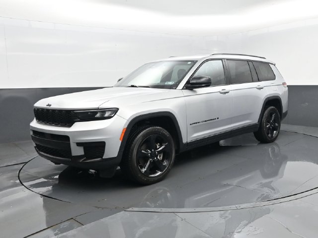 Used 2023 Jeep Grand Cherokee L Laredo AWD/4WD image 2