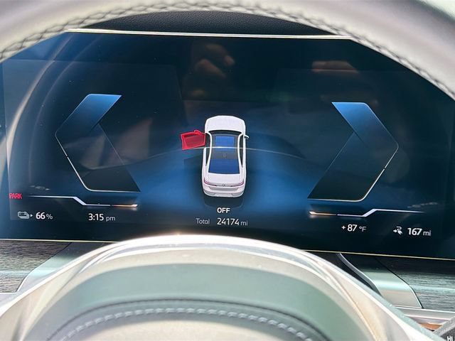 Used 2025 BMW i7 eDrive50 w/ Premium Package RWD image 39