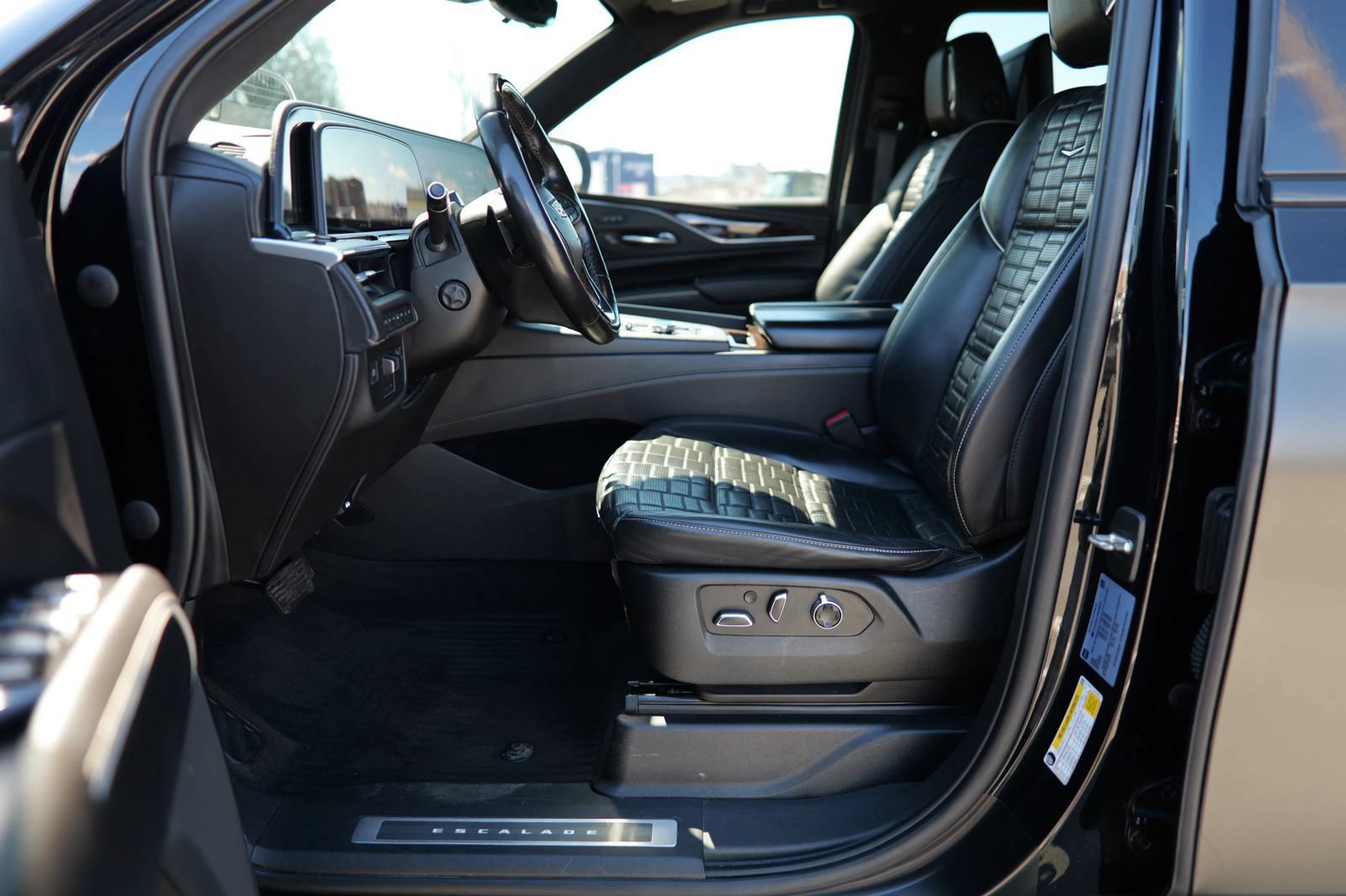 Used 2022 Cadillac Escalade ESV Sport Platinum AWD/4WD image 18