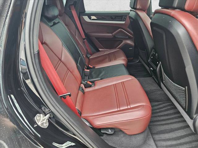 Used 2024 Porsche Cayenne S AWD/4WD image 21