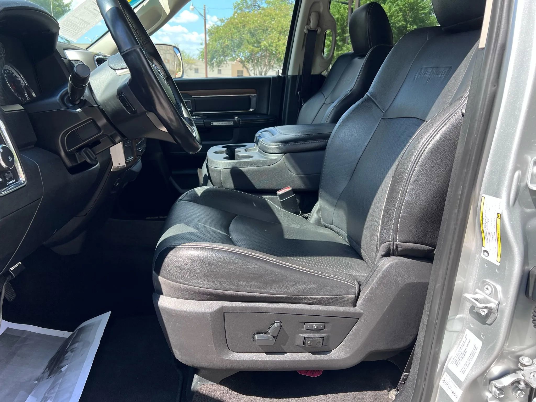 Used 2016 RAM 2500 Laramie image 9