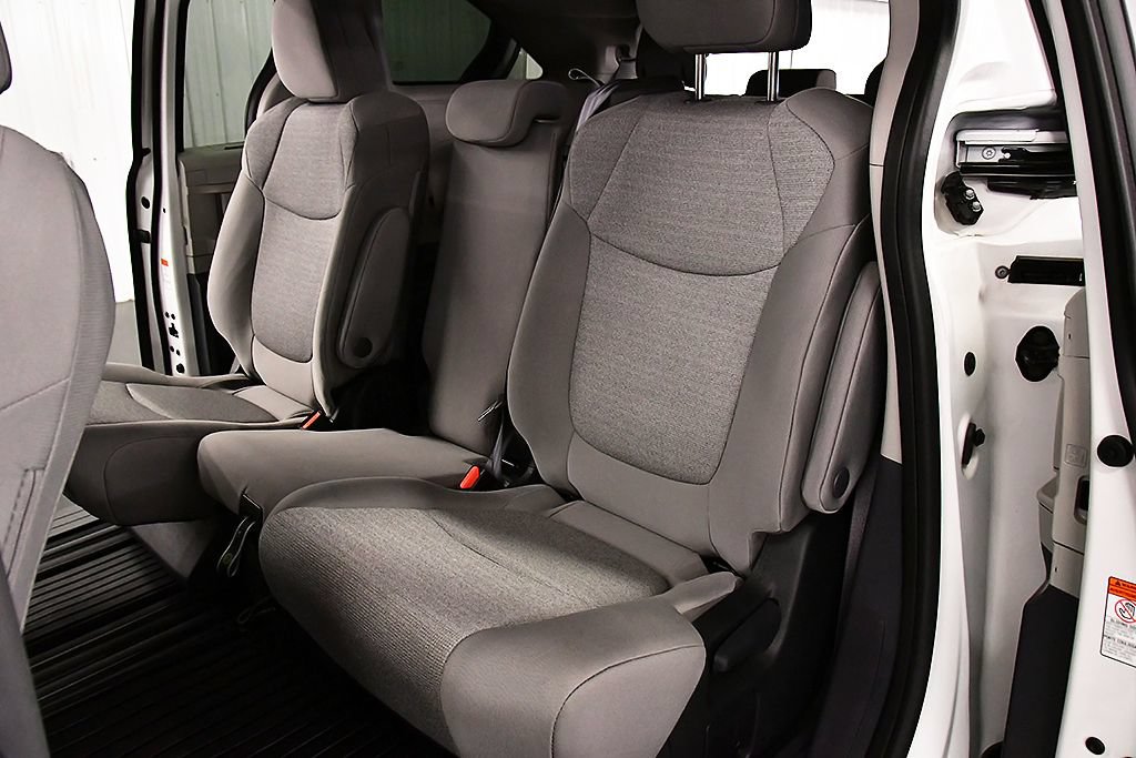 Used 2024 Toyota Sienna LE AWD/4WD image 30