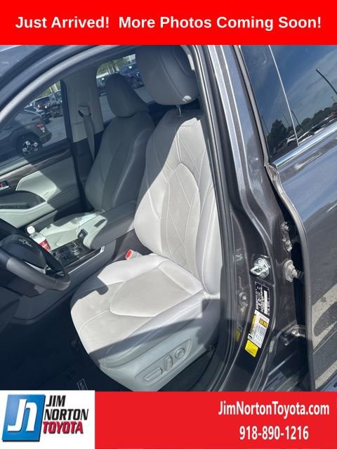 Used 2022 Toyota Highlander Platinum image 9