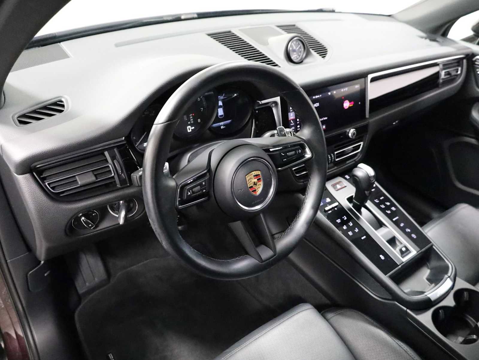 Certified 2023 Porsche Macan Turbo AWD/4WD image 5