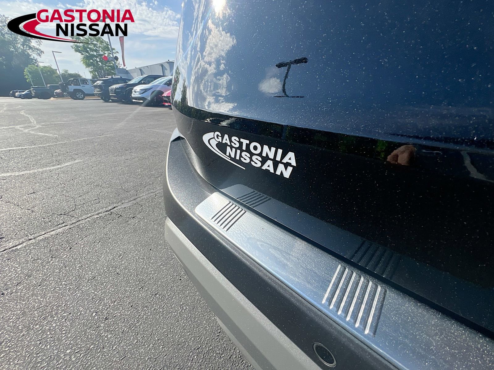 Used 2023 Nissan Rogue SV image 42