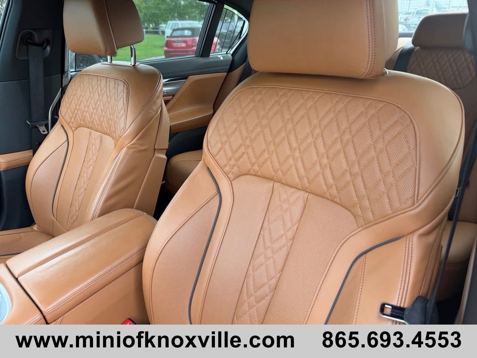 Used 2022 BMW 740i w/ M Sport Package RWD image 12