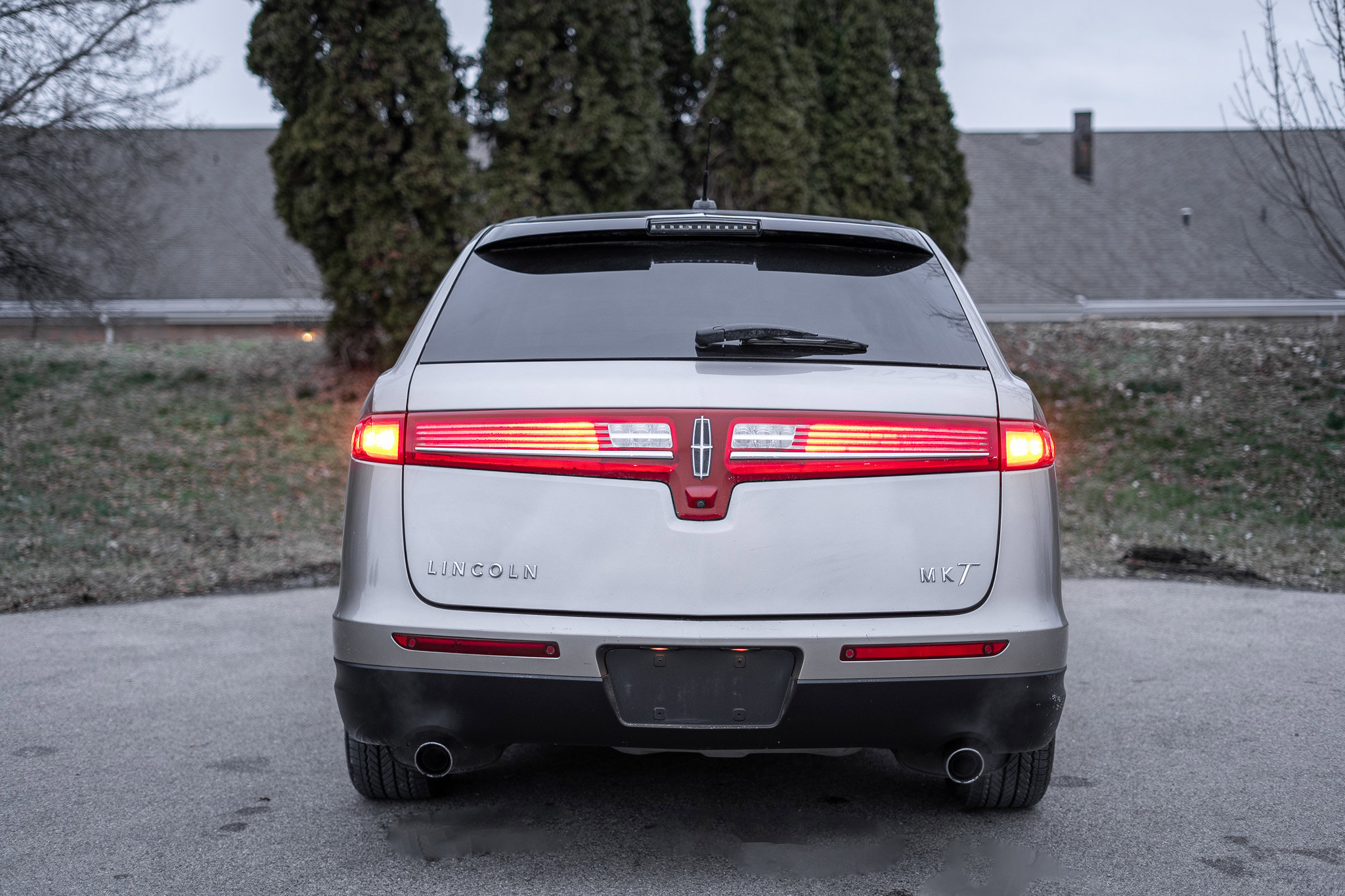 Used 2018 Lincoln MKT AWD image 6