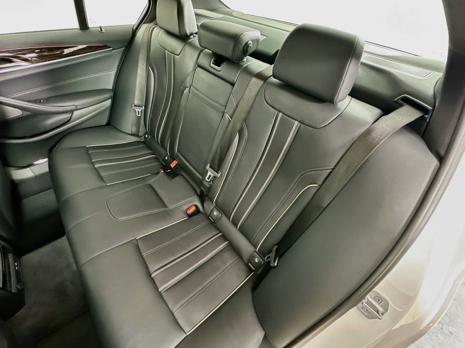 Used 2023 BMW 540i xDrive w/ Premium Package AWD/4WD image 36