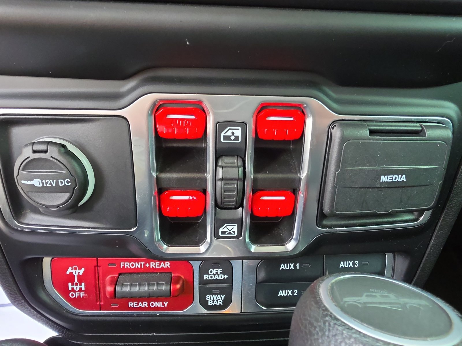 Used 2022 Jeep Gladiator Rubicon w/ Trailer Tow Package AWD/4WD image 16