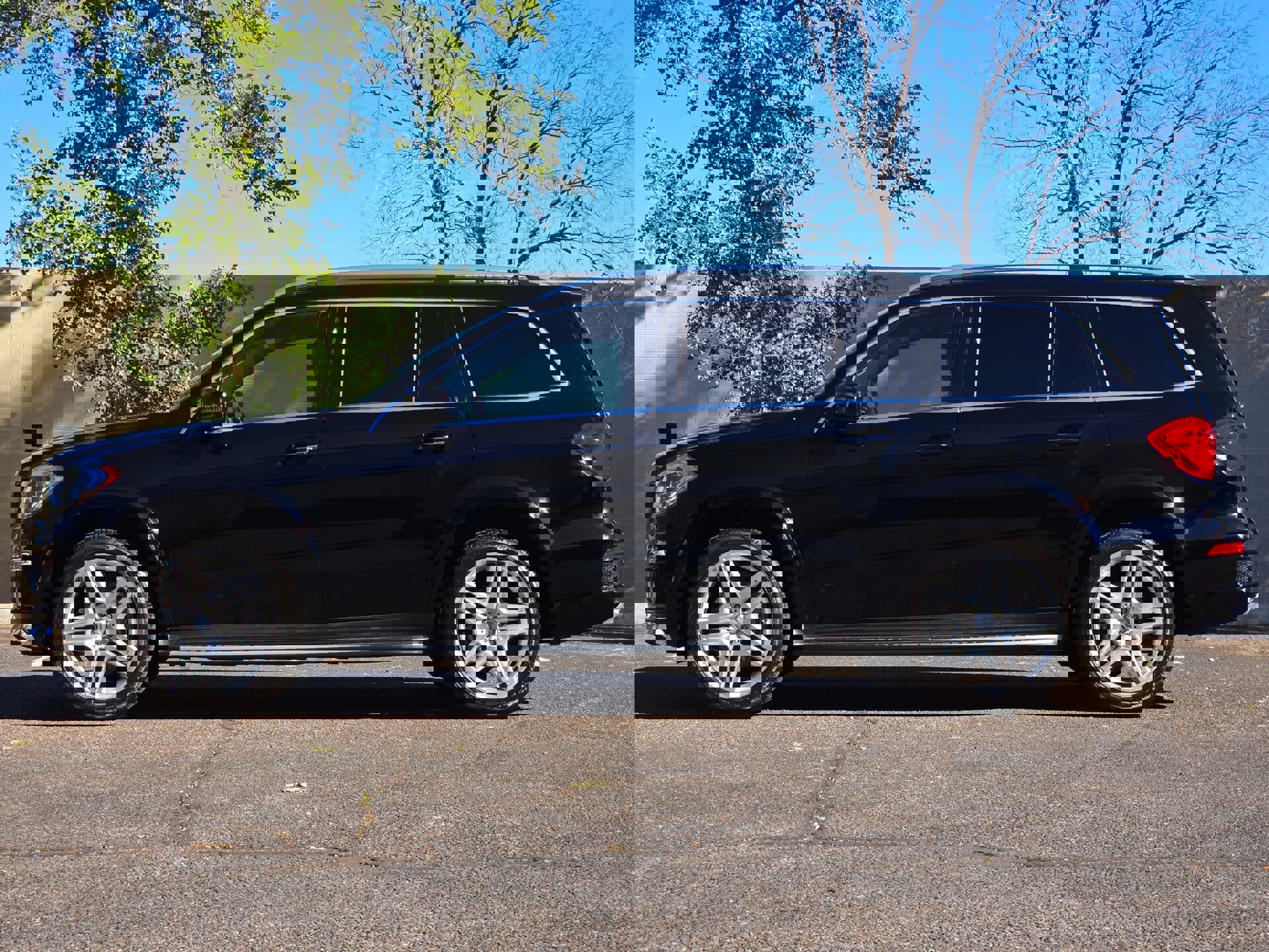 Used 2015 Mercedes-Benz GL 550 4MATIC image 5