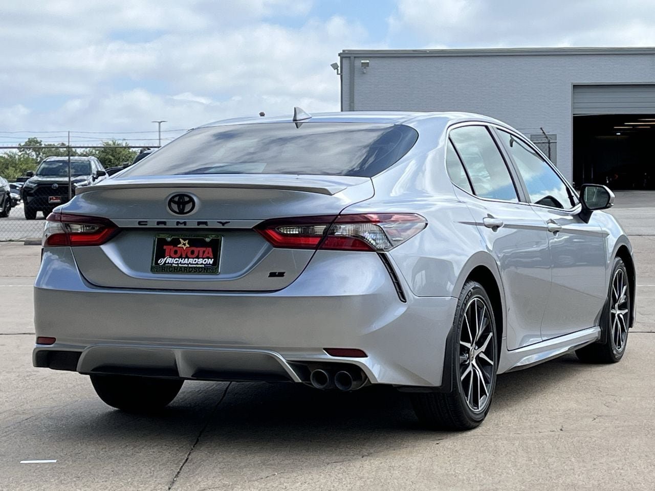 Used 2024 Toyota Camry SE FWD image 4