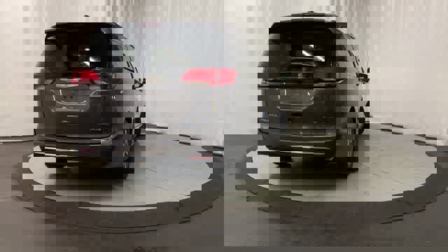 Used 2020 Chrysler Pacifica Limited w/ Advanced Safetytec Group FWD image 9