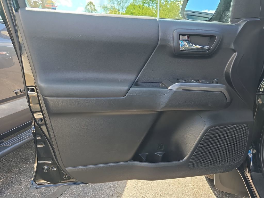 Certified 2021 Toyota Tacoma TRD Off-Road AWD/4WD image 28