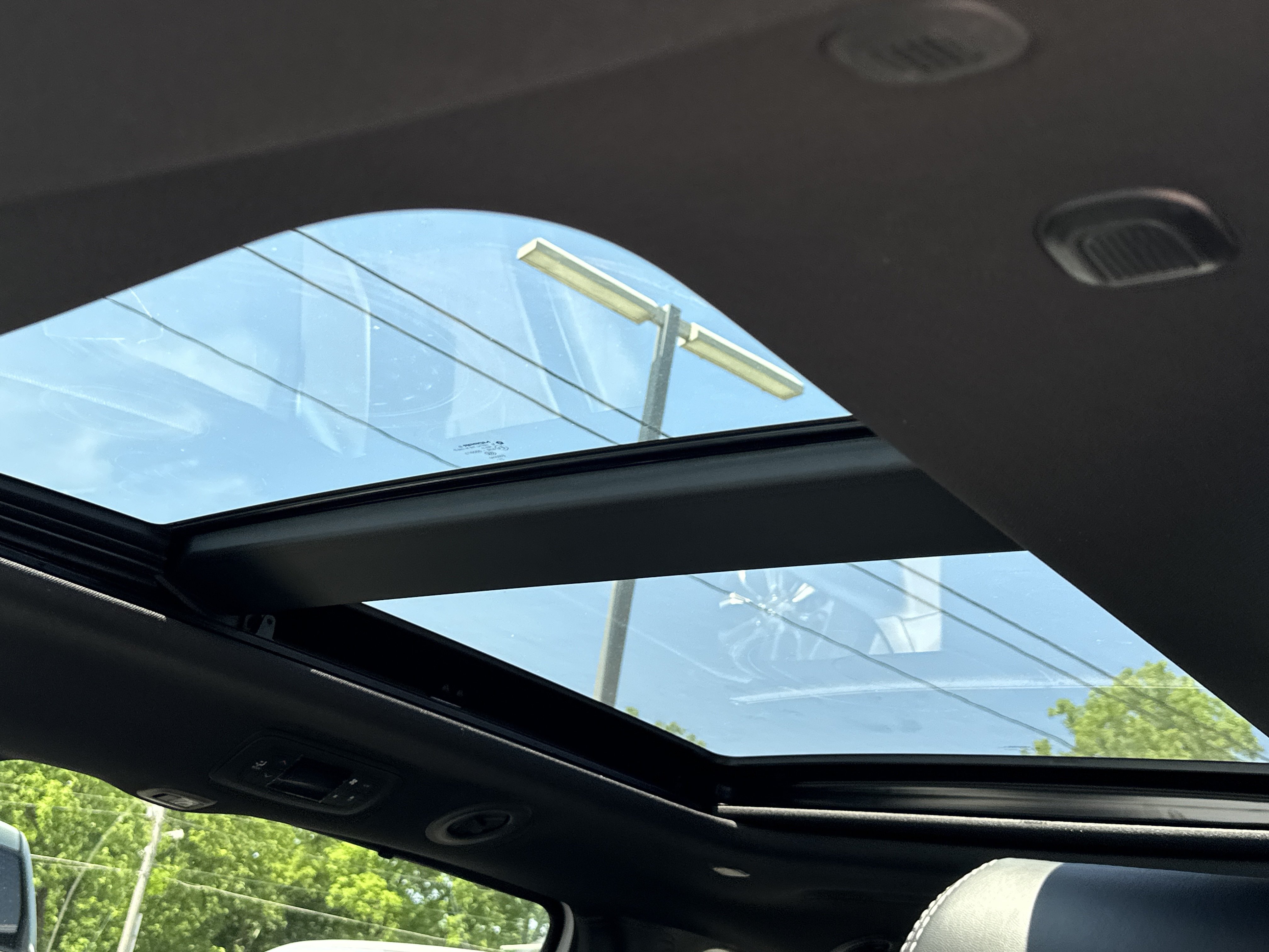 New 2027 Chrysler Pacifica Limited FWD image 9